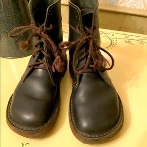 Duckfeet Faborg size 41, EUC, color black.